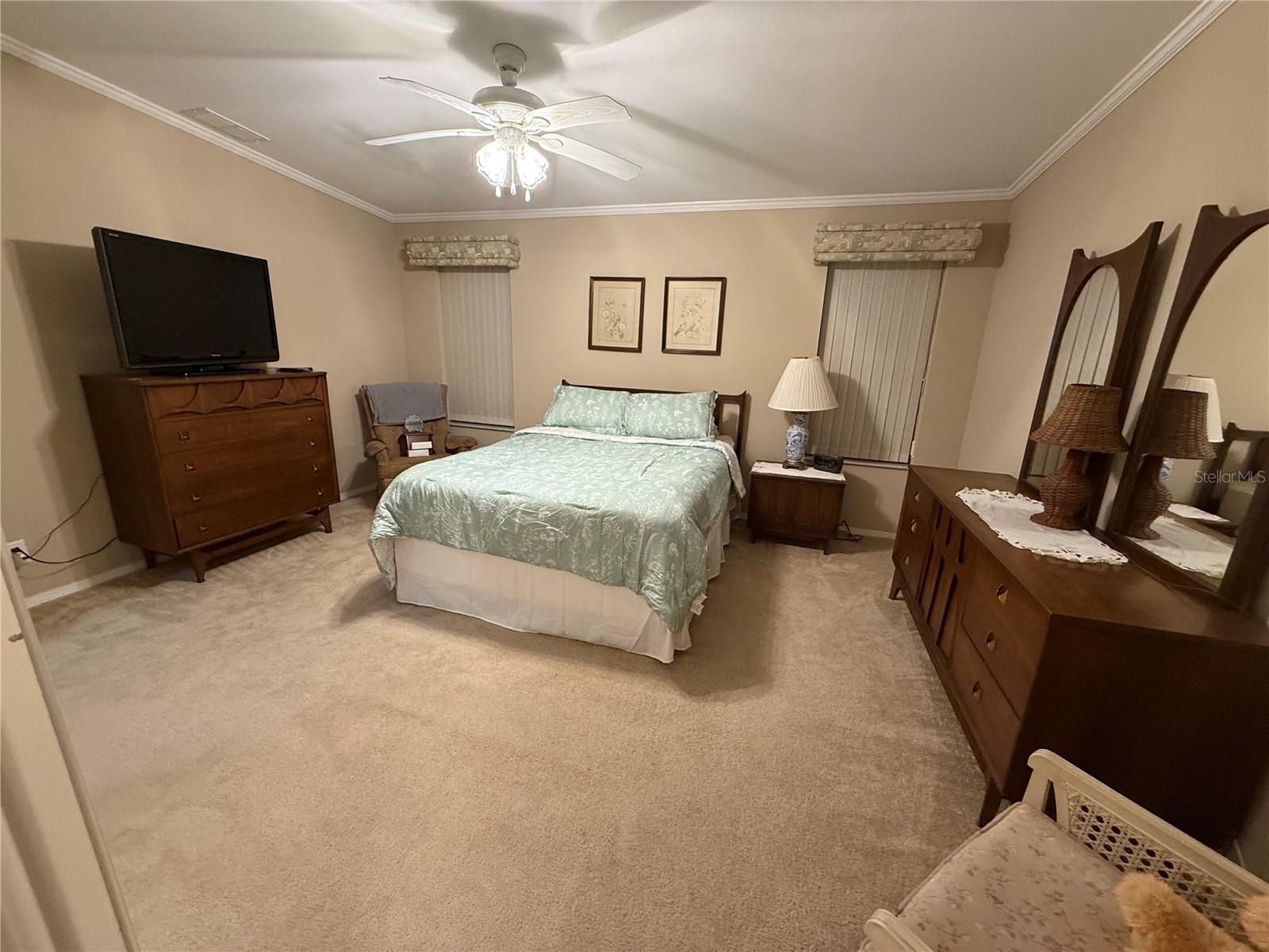 FLORAL LAKES - Residential Lease