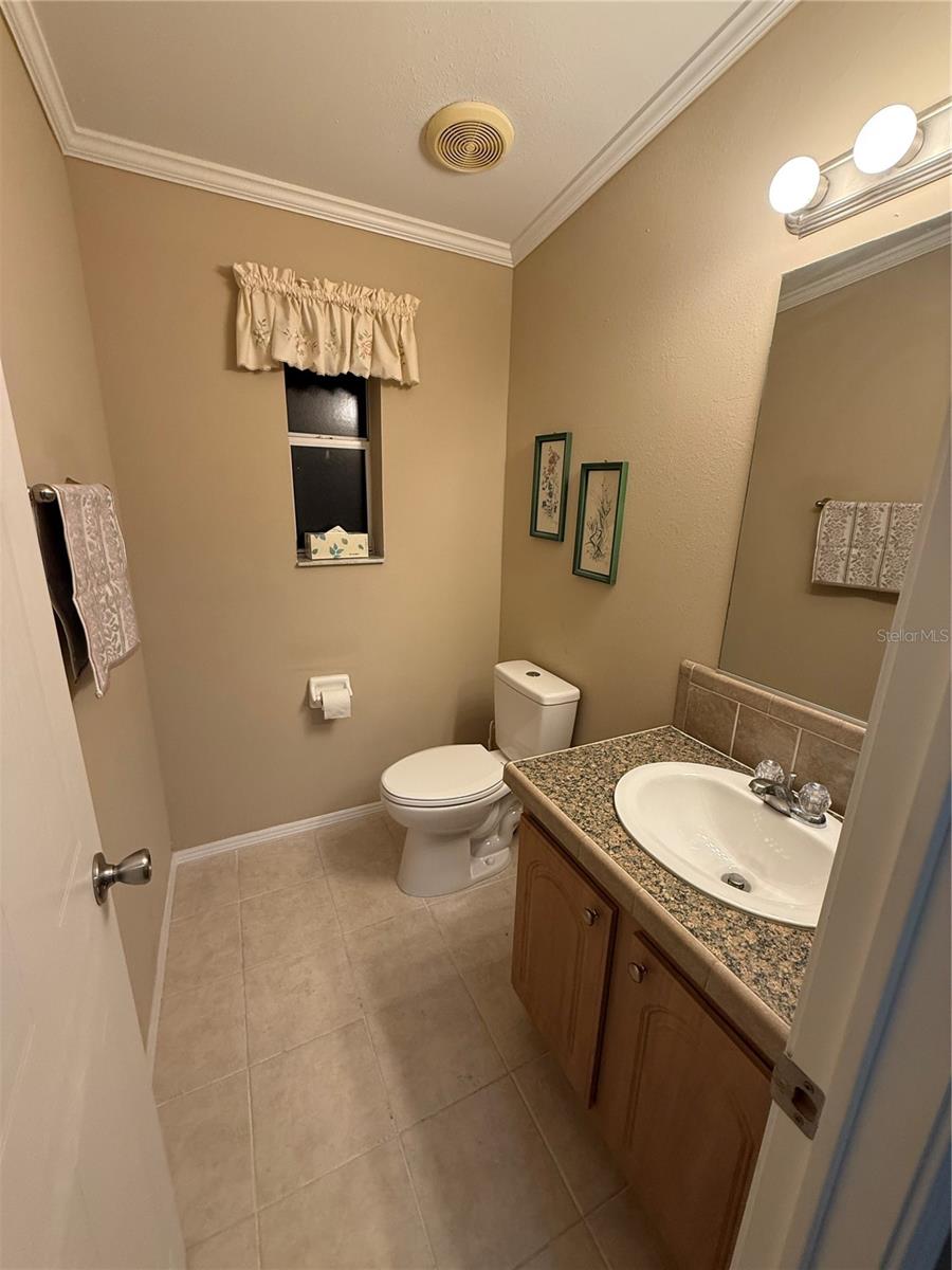 FLORAL LAKES - Residential Lease