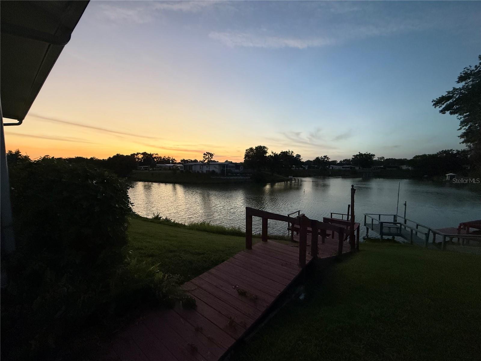 FLORAL LAKES - Residential Lease