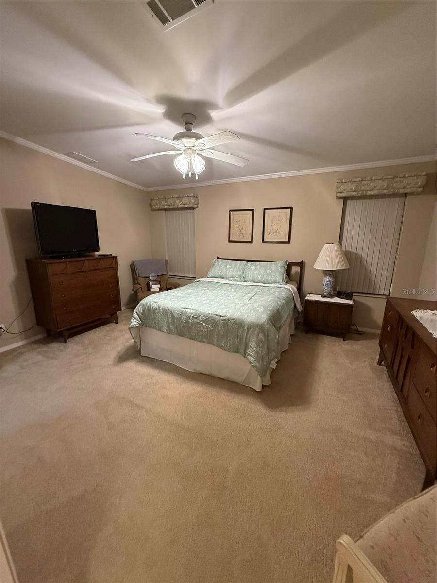 FLORAL LAKES - Residential Lease