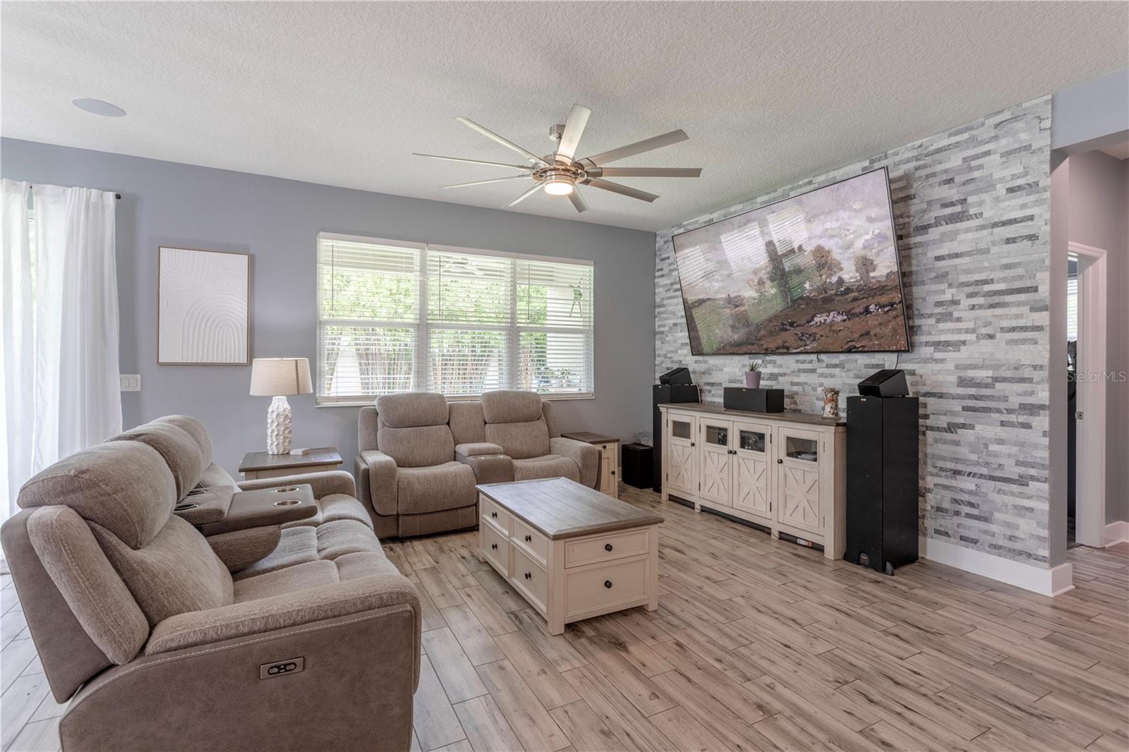 ORCHARD PK/STILLWATER XING - Residential