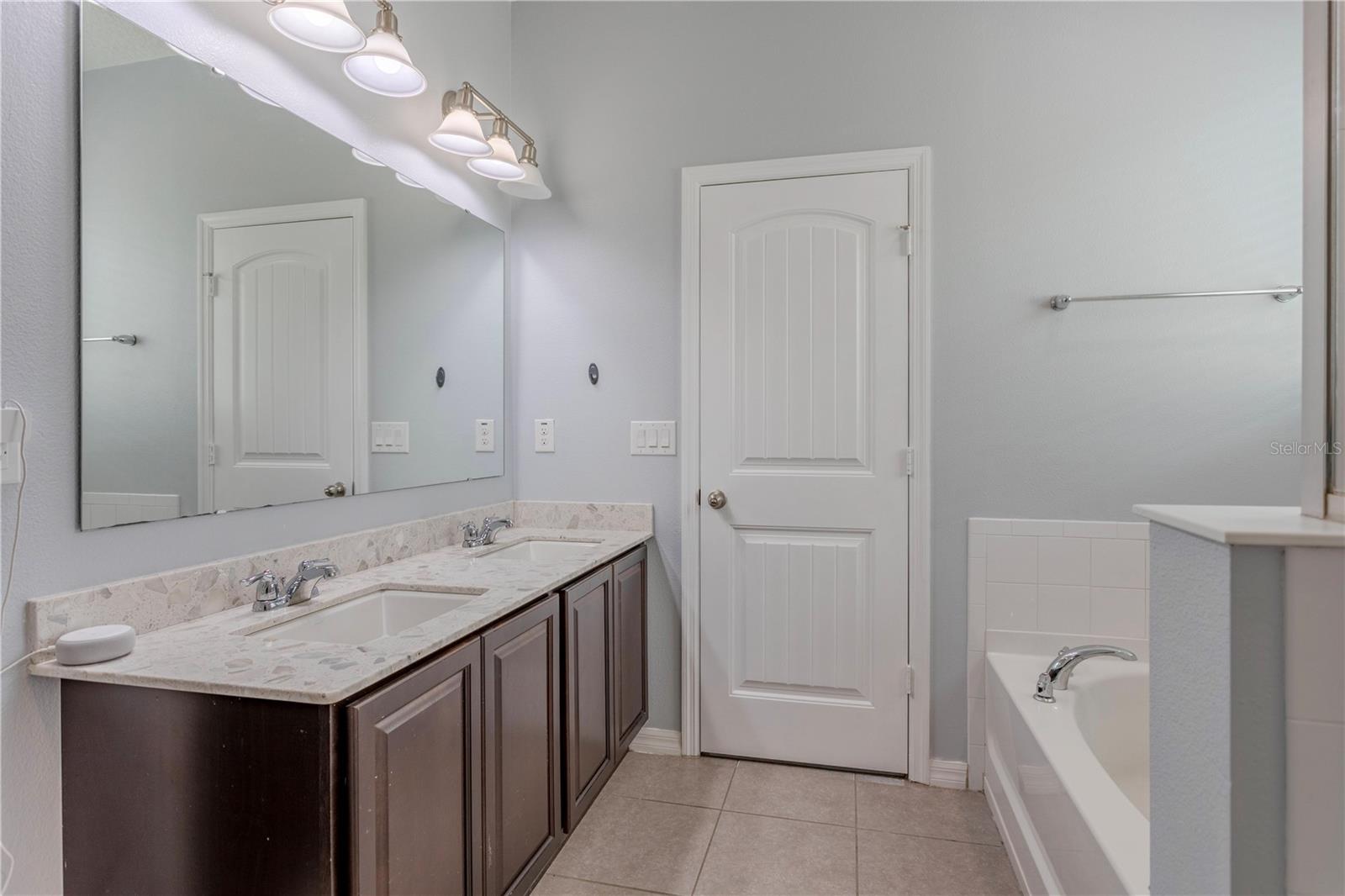 ORCHARD PK/STILLWATER XING - Residential