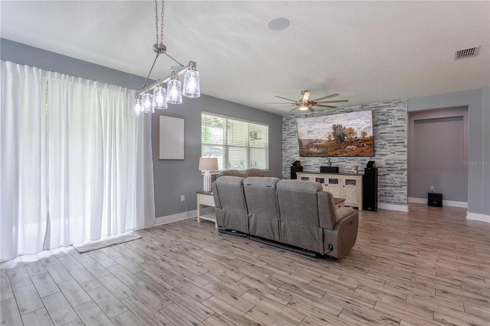 ORCHARD PK/STILLWATER XING - Residential