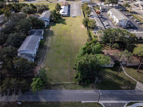 Tiny photo for 915 E Alfred Street, Tavares, FL 32778 (MLS # G5103987)