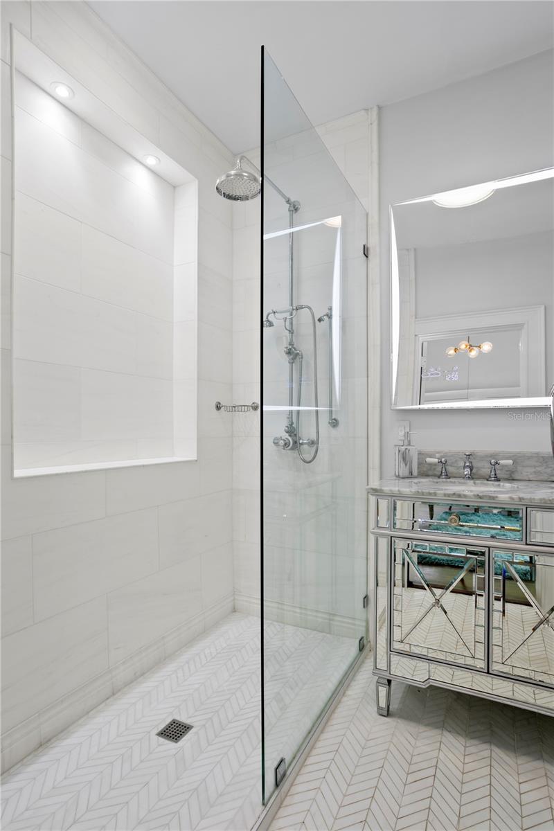 HYDE PARK WEST - Residential