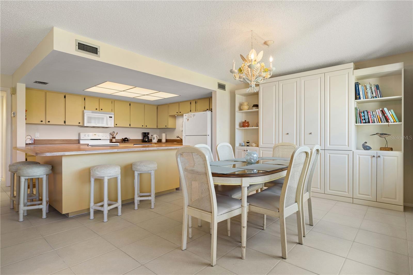 COMMODORE CLUB CONDO - Residential