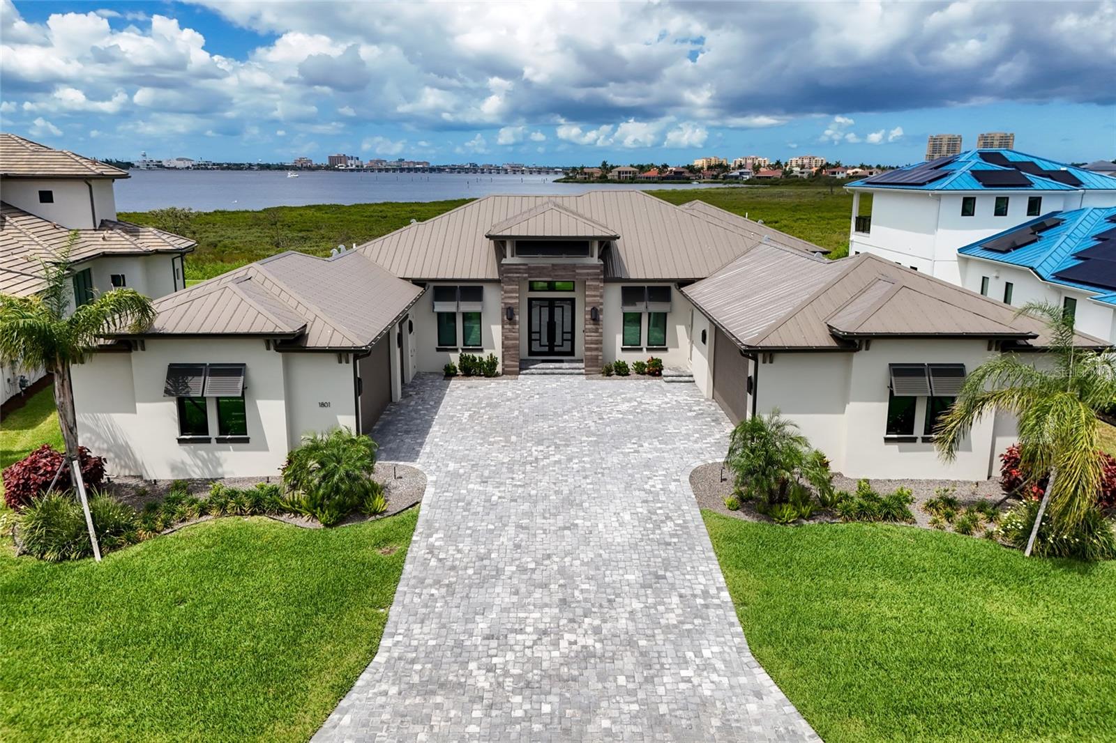 SANCTUARY COVE - Residential