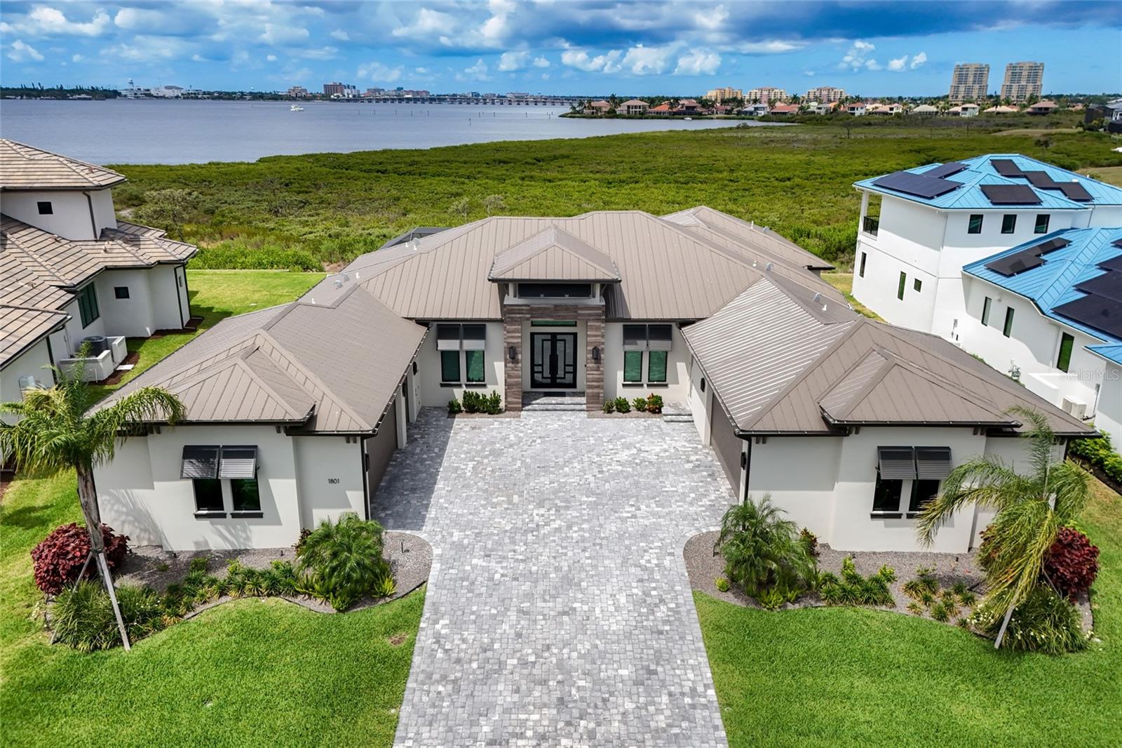 SANCTUARY COVE - Residential