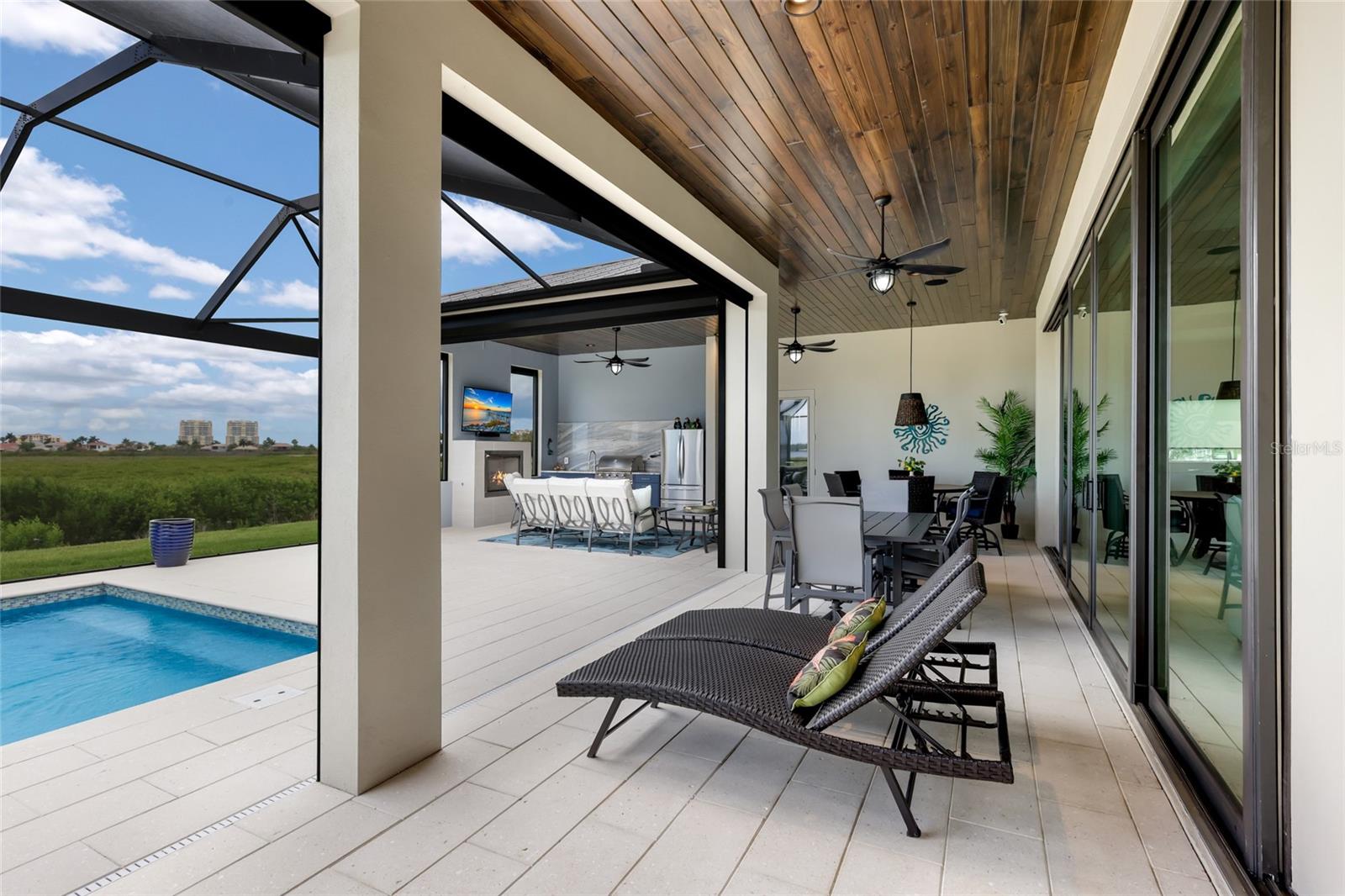 SANCTUARY COVE - Residential