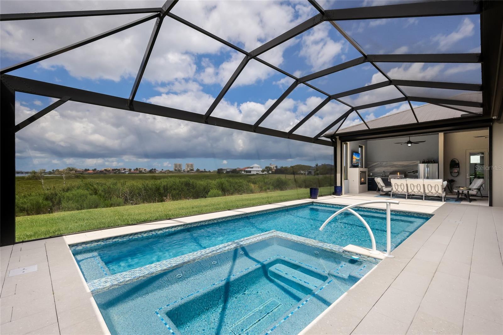 SANCTUARY COVE - Residential