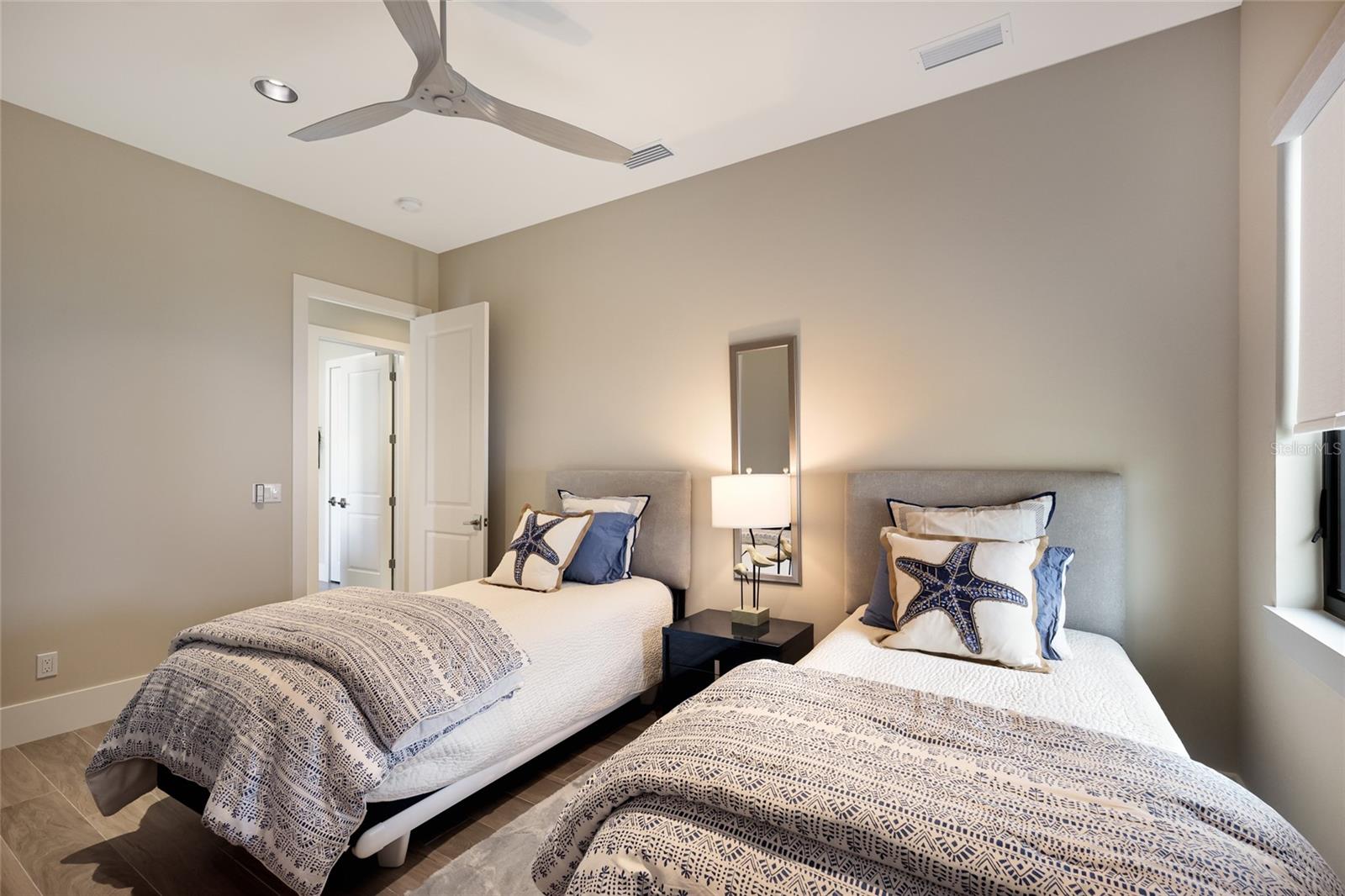 SANCTUARY COVE - Residential