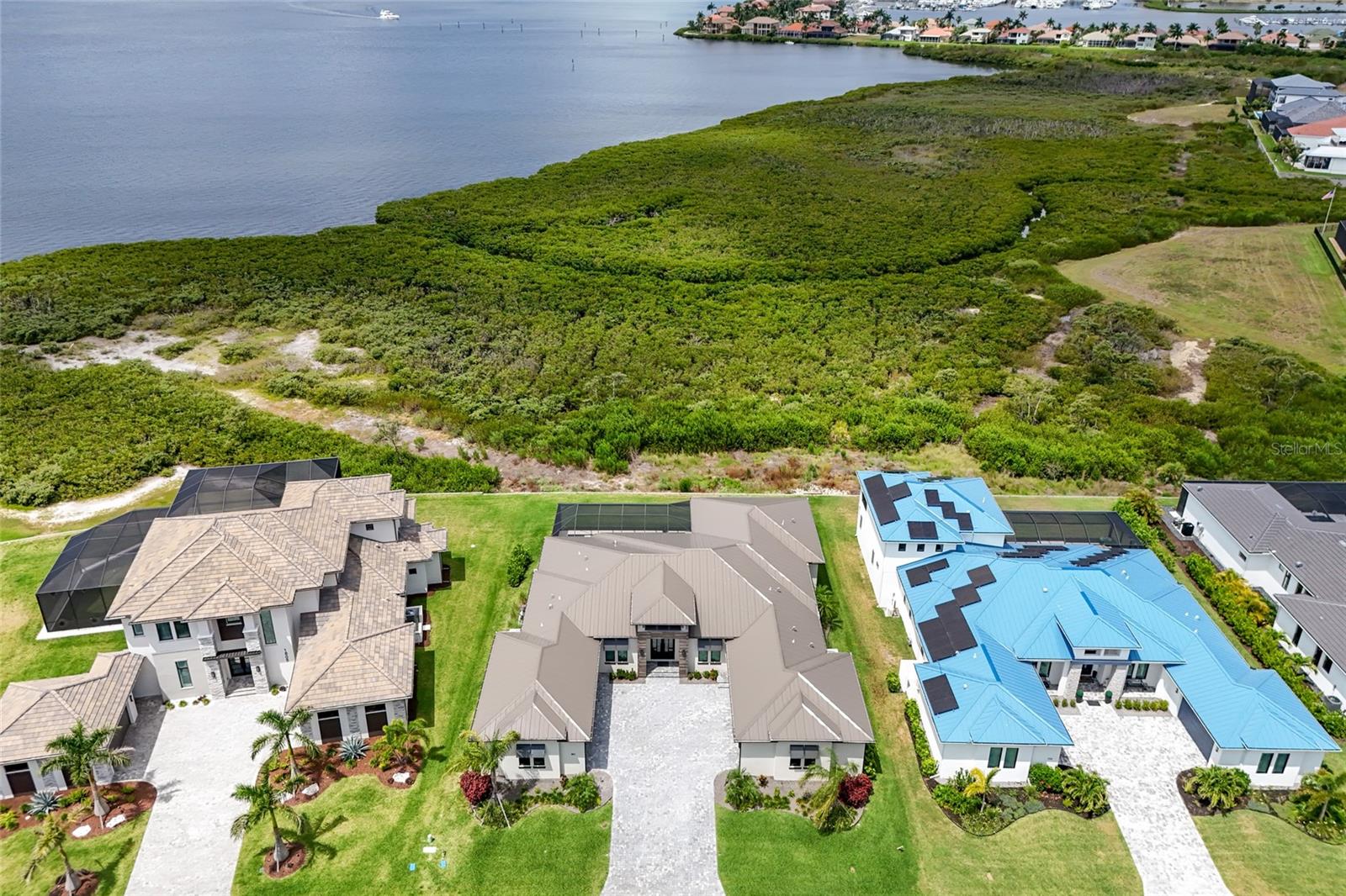 SANCTUARY COVE - Residential