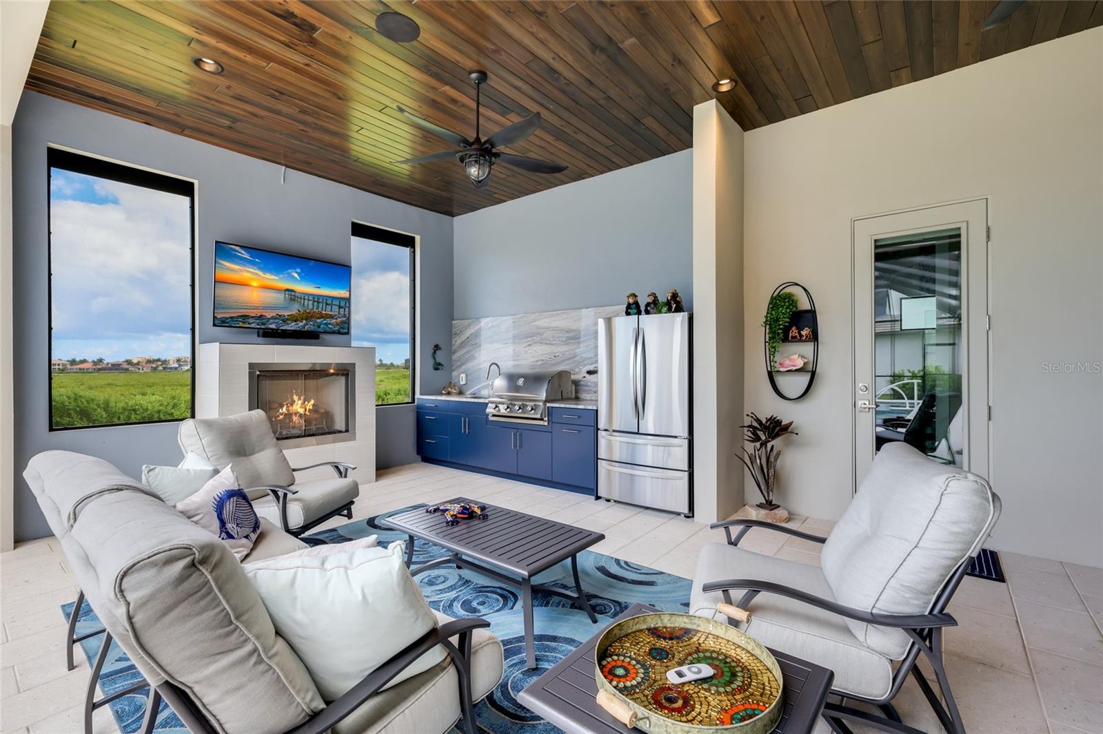 SANCTUARY COVE - Residential