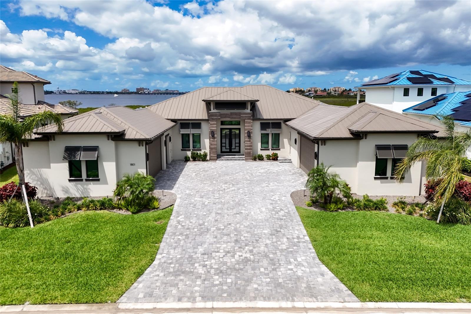 SANCTUARY COVE - Residential
