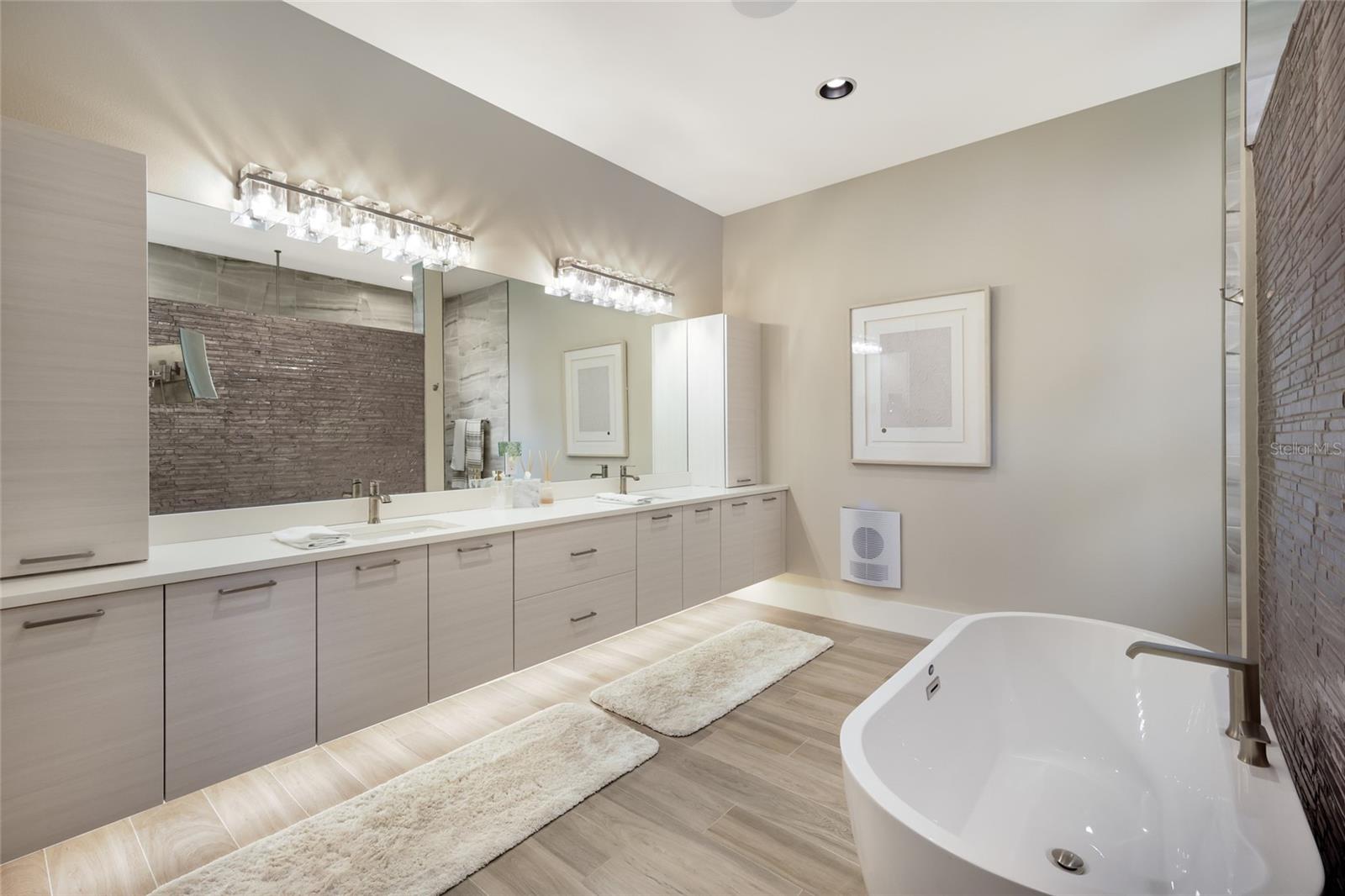 SANCTUARY COVE - Residential