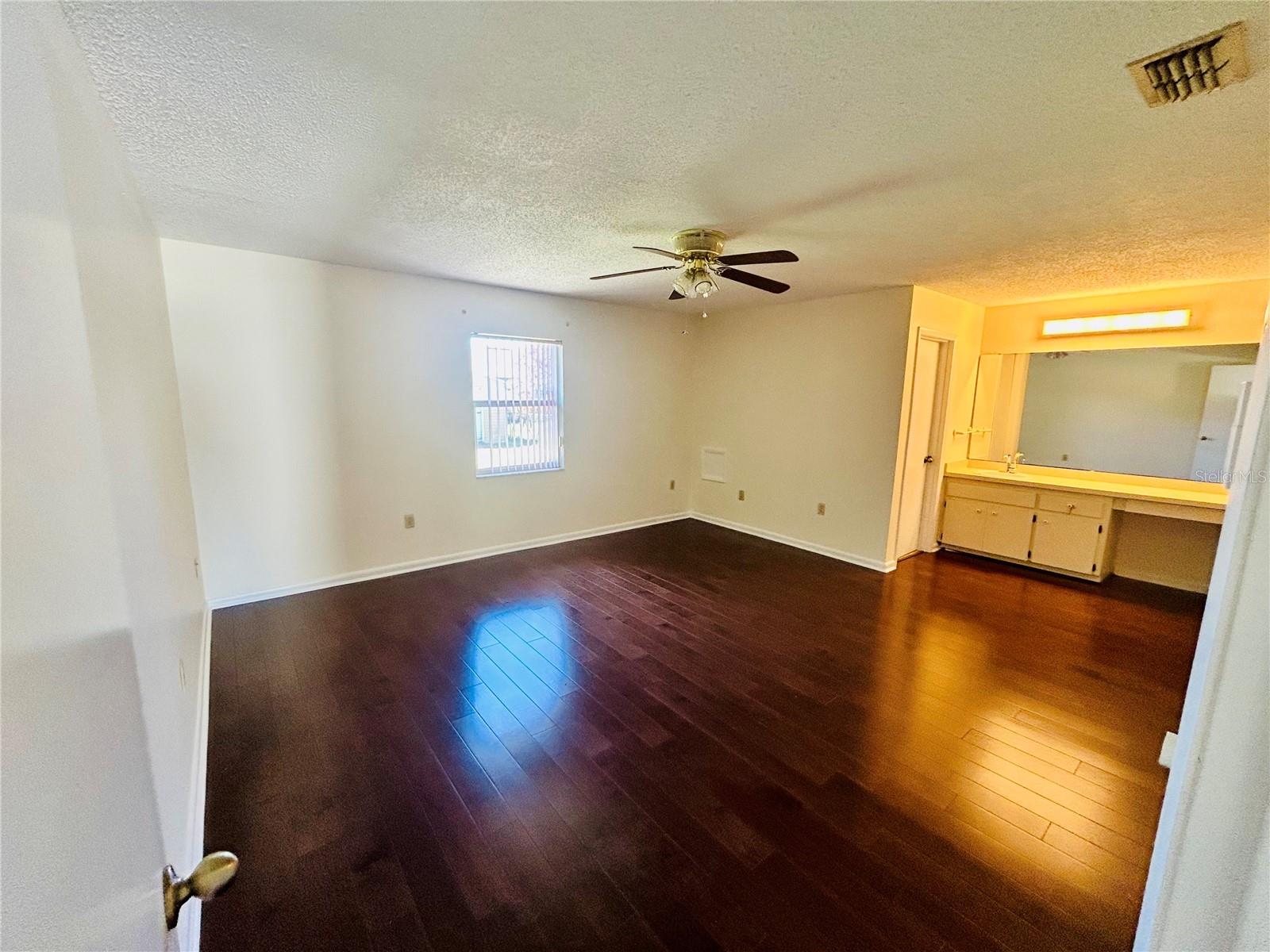 ORANGE WAY 02 - Residential