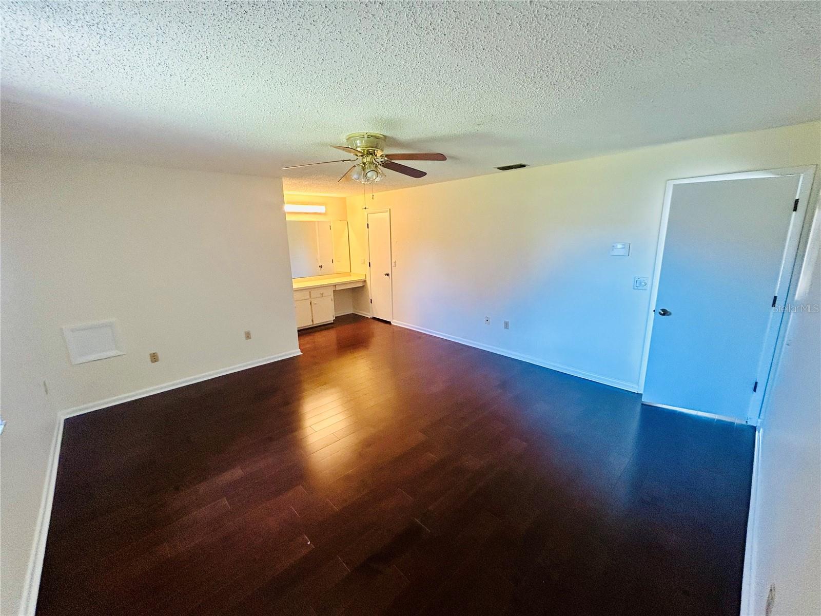 ORANGE WAY 02 - Residential