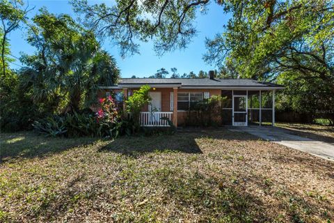 A home in VALRICO