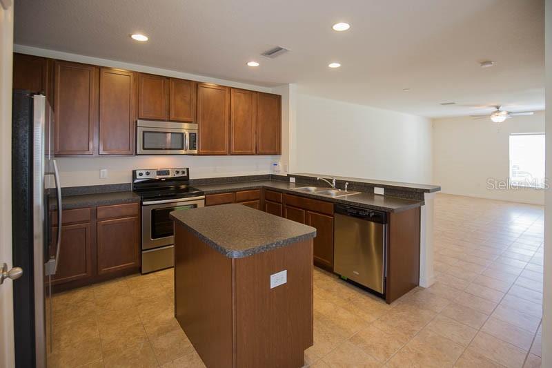 FISHHAWK RANCH TOWNHOMES - Residential Lease