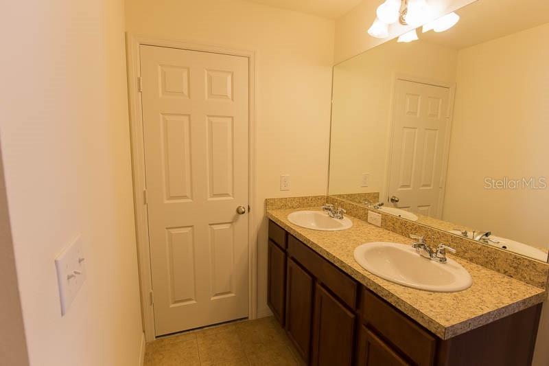 FISHHAWK RANCH TOWNHOMES - Residential Lease