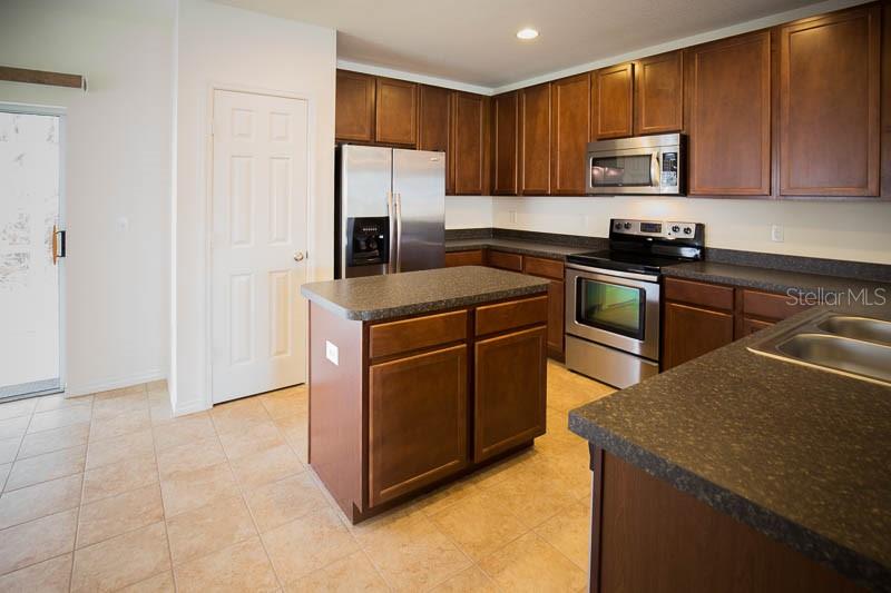 FISHHAWK RANCH TOWNHOMES - Residential Lease