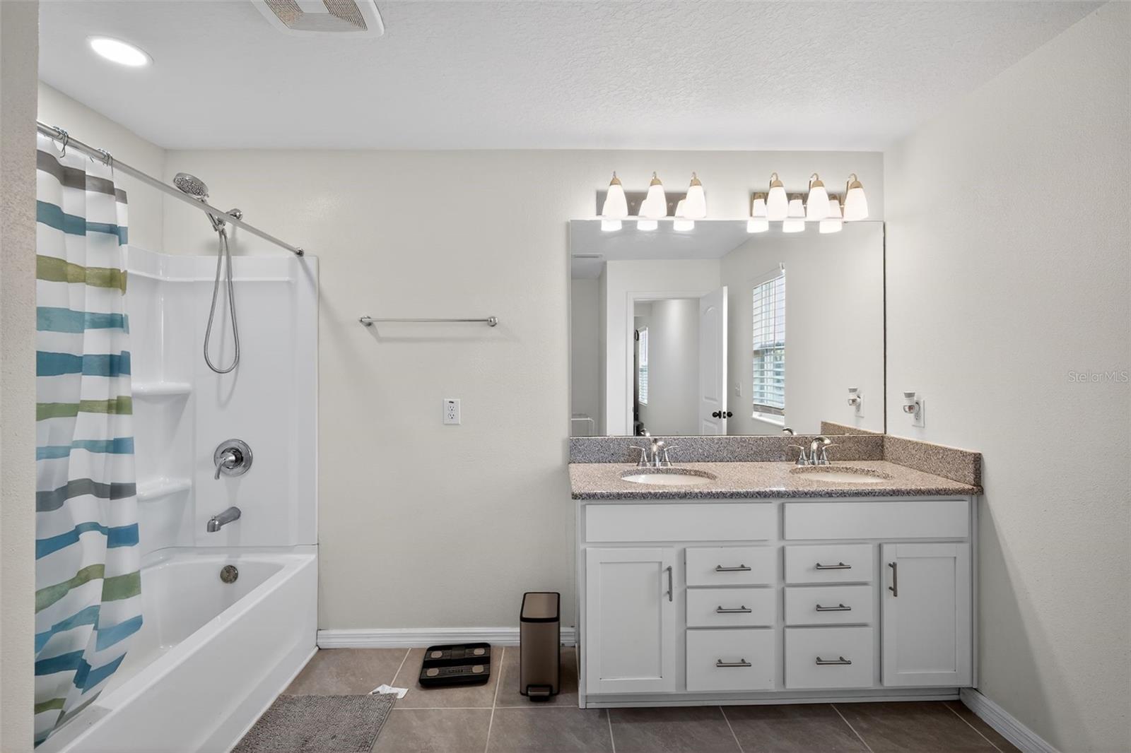 WILLIAMS POINTE - Residential