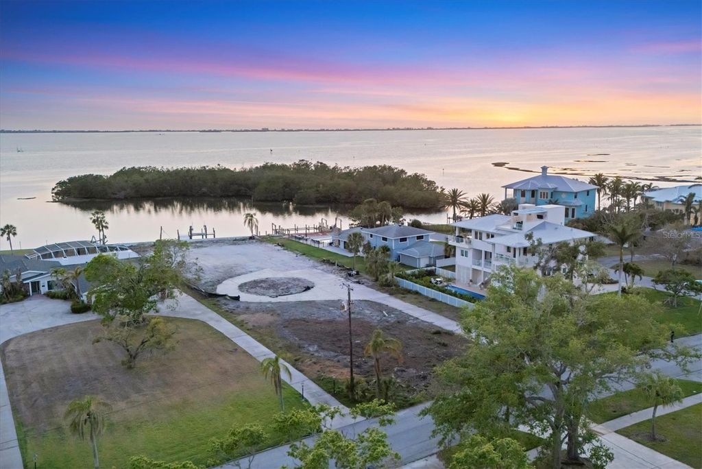 Photo of 7314 Westmoreland Drive, Sarasota, FL 34243 (MLS # A4647403)