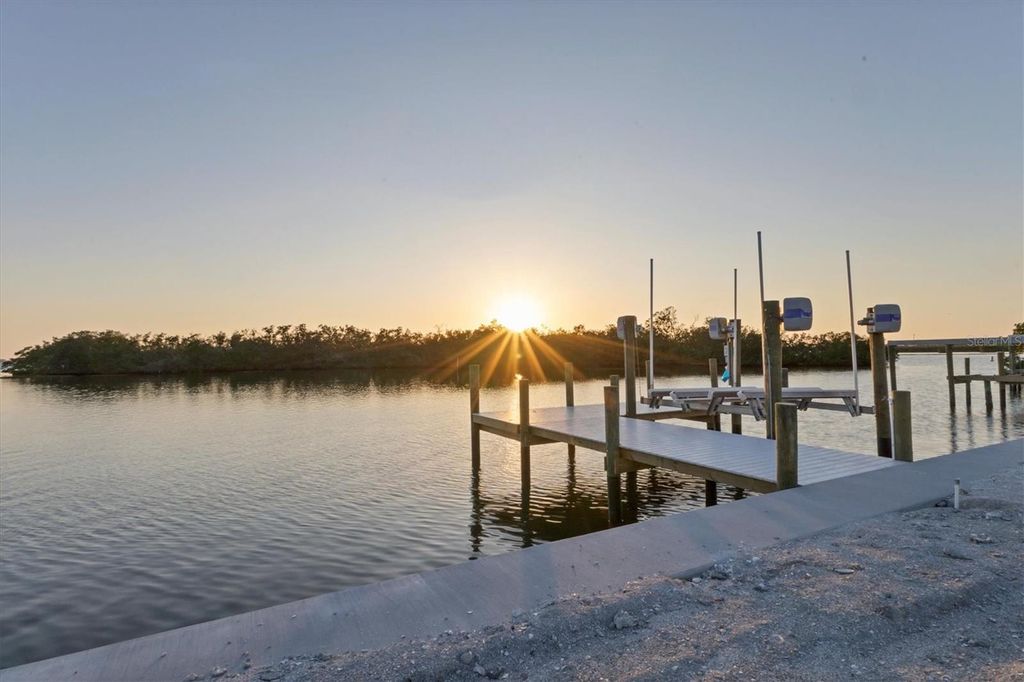 Photo of 7314 Westmoreland Drive, Sarasota, FL 34243 (MLS # A4647403)