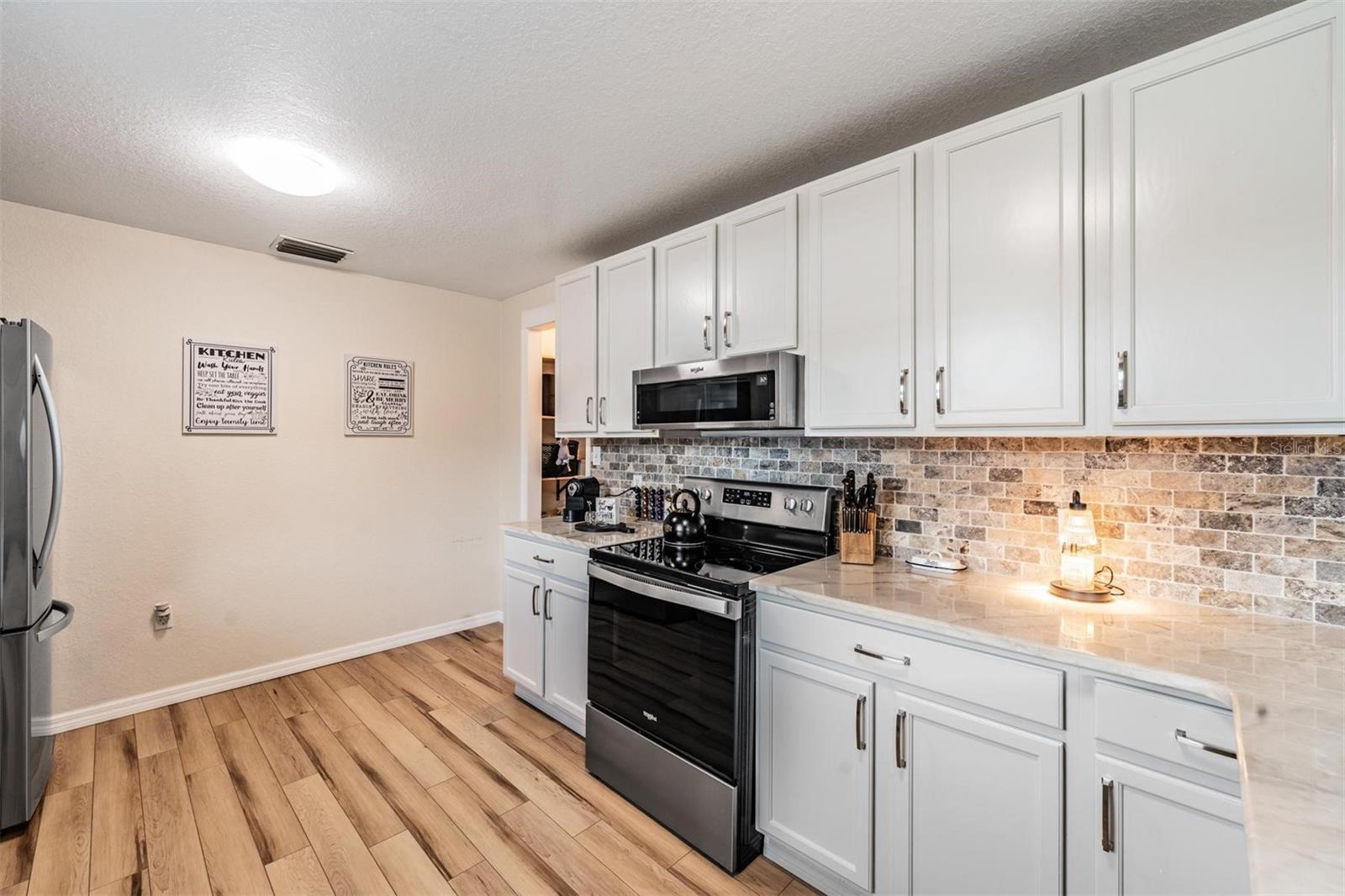 FOUR OAKS FARM - Residential