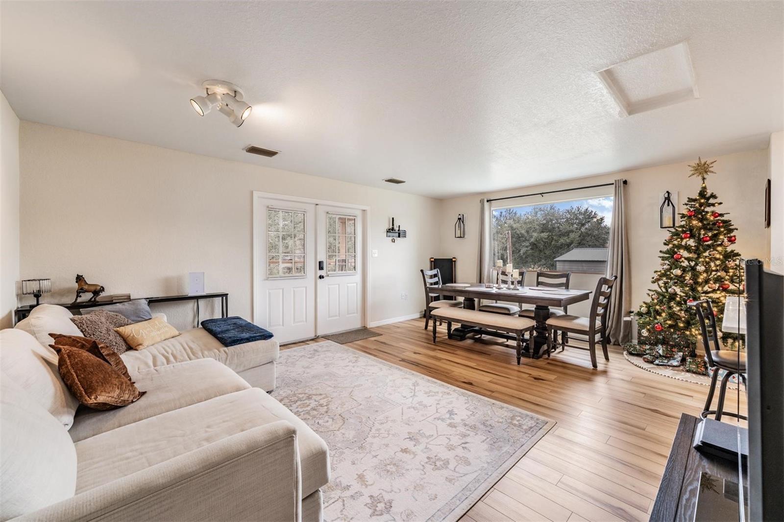 FOUR OAKS FARM - Residential