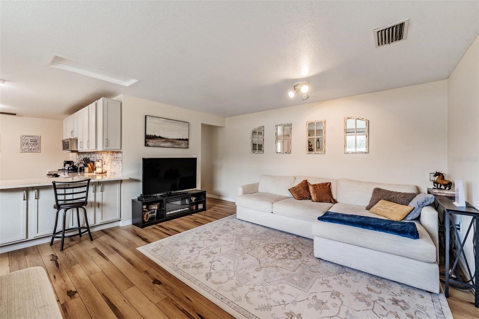 FOUR OAKS FARM - Residential