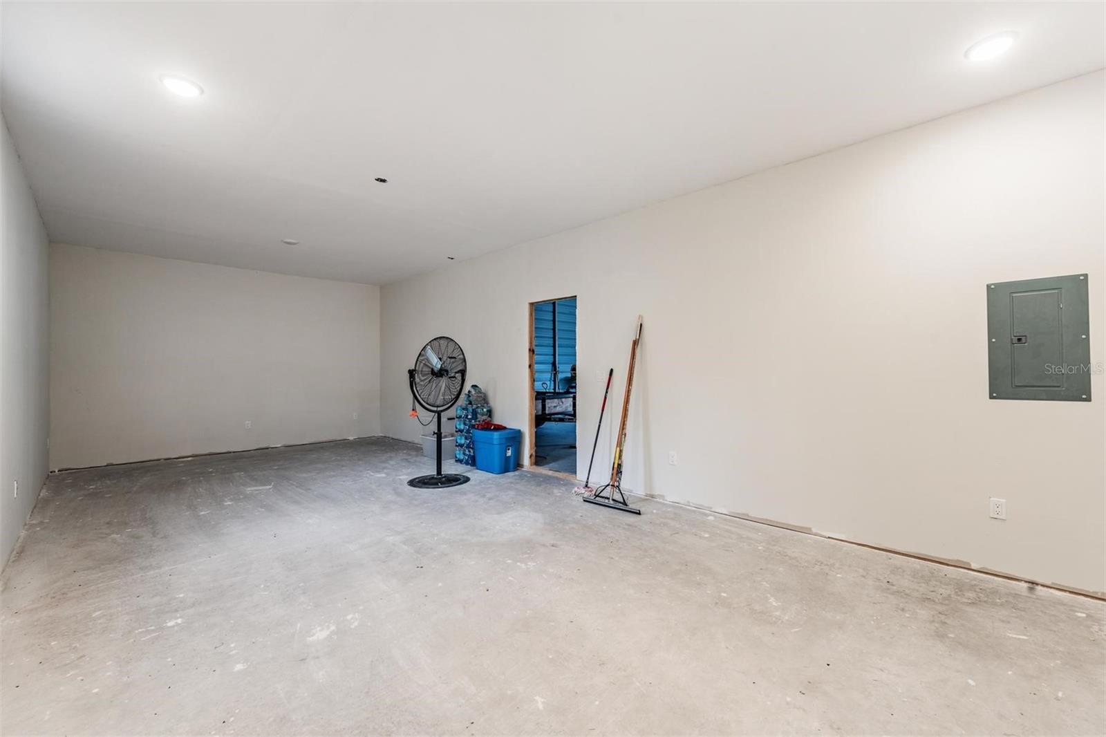 FOUR OAKS FARM - Residential