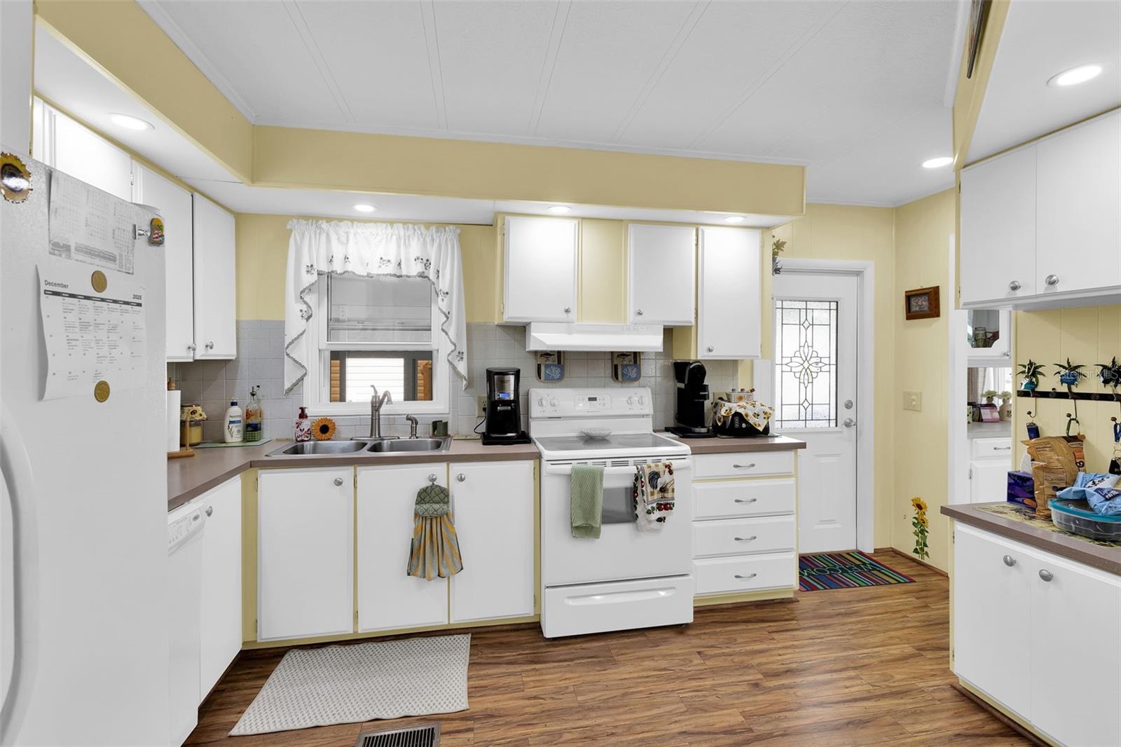 LA CASA MHP CO-OP - Residential