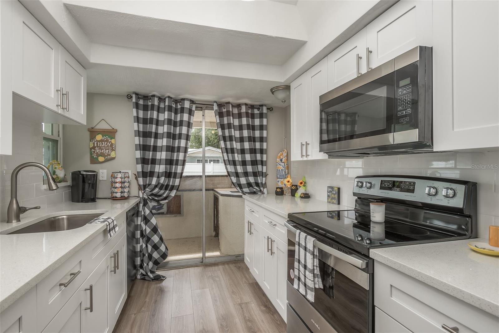 EMBASSY HILLS - Residential