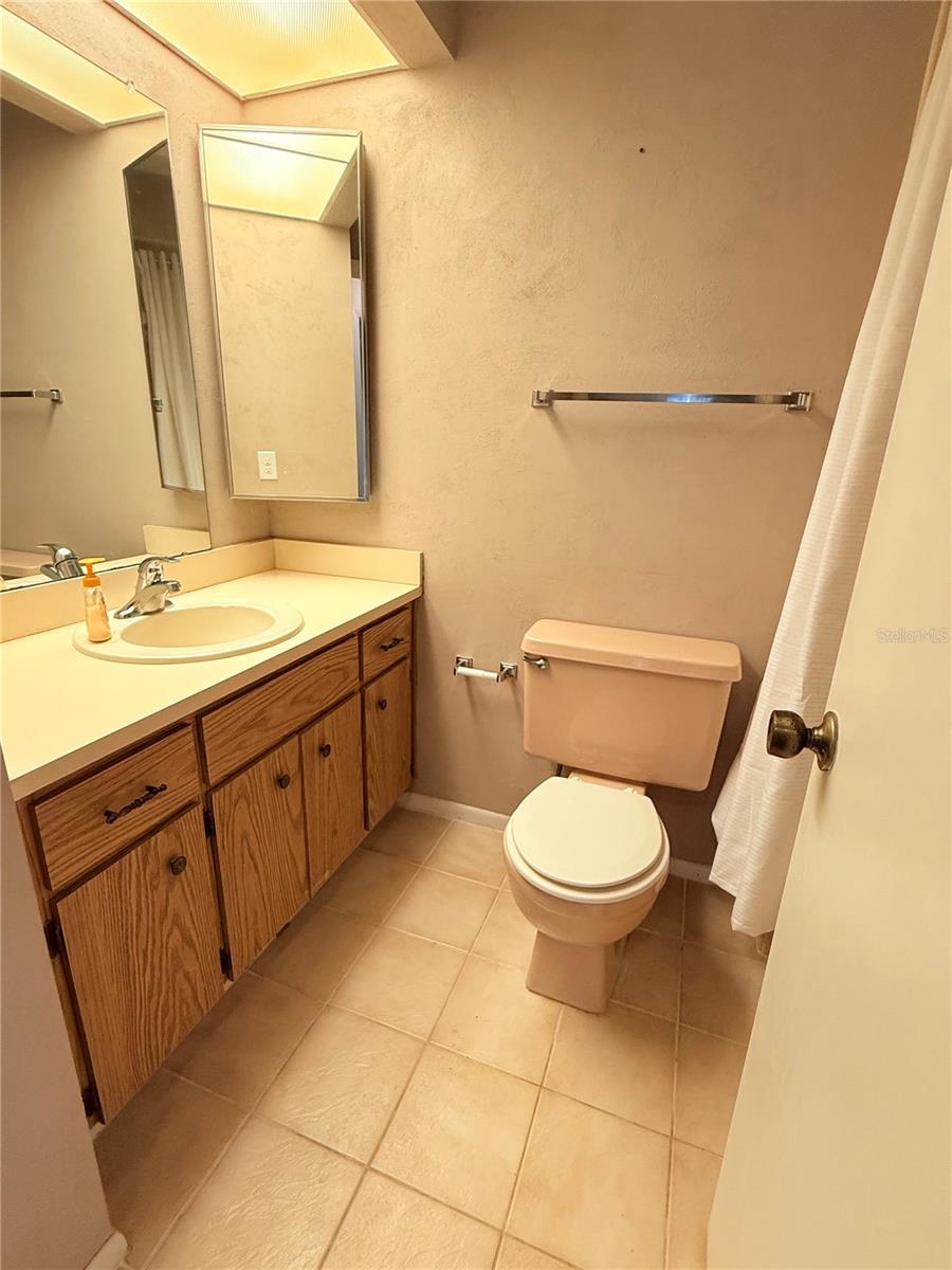 CEDAR POINTE CONDO PH 02 - Residential Lease