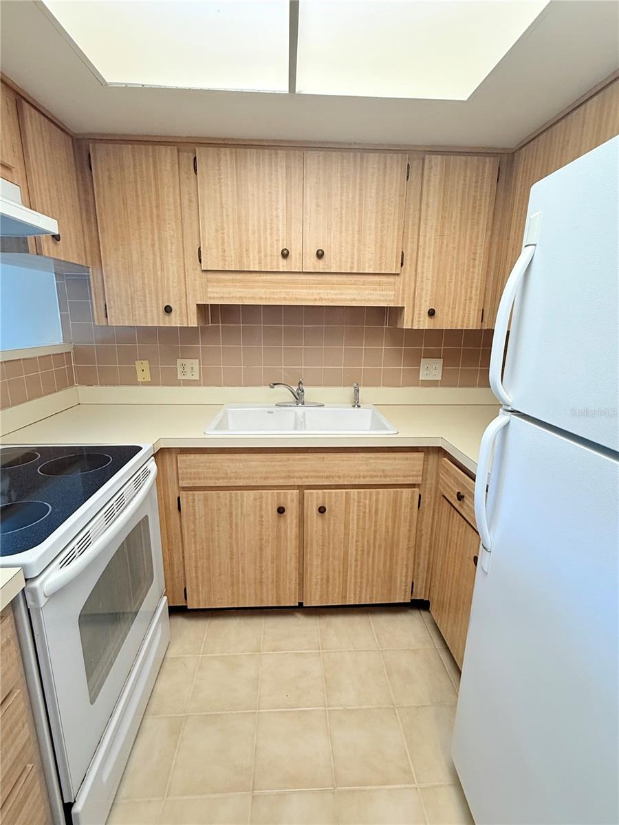 CEDAR POINTE CONDO PH 02 - Residential Lease