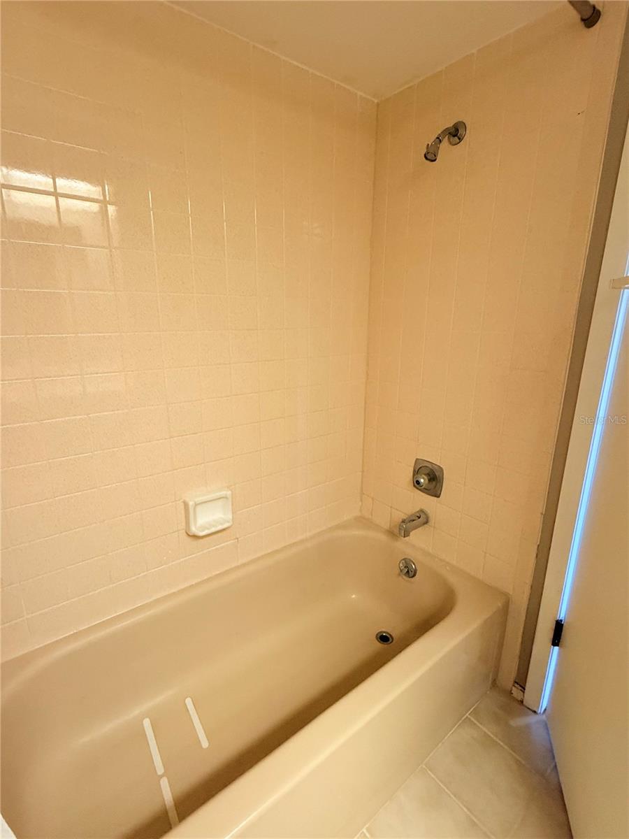 CEDAR POINTE CONDO PH 02 - Residential Lease