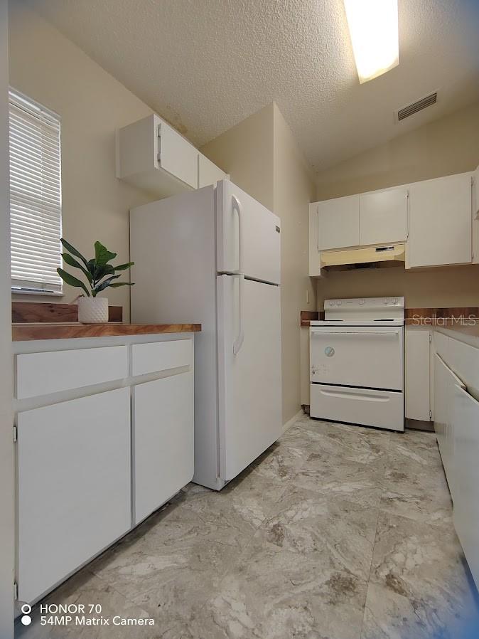 9TH STREET VILLAS A CONDOMINIU - Residential Lease