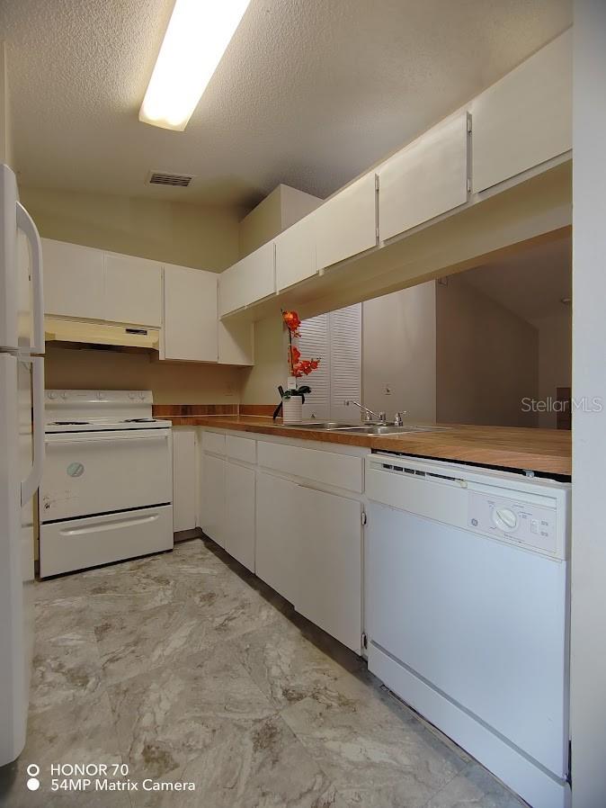 9TH STREET VILLAS A CONDOMINIU - Residential Lease