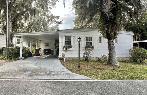 Photo of 127 Royal Palm Drive, Leesburg, FL 34748 (MLS # G5104261)