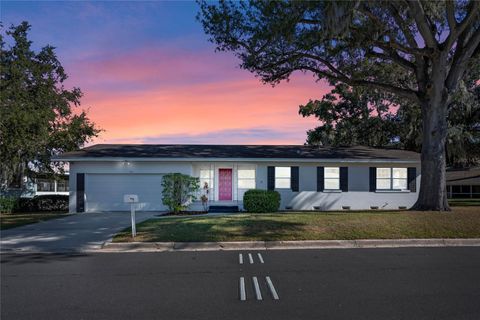 A home in WINTER HAVEN