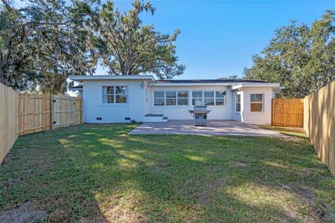 A home in WINTER HAVEN