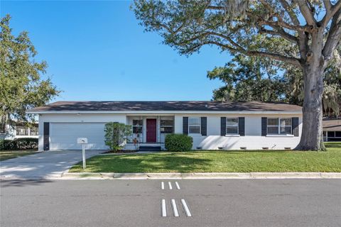 A home in WINTER HAVEN