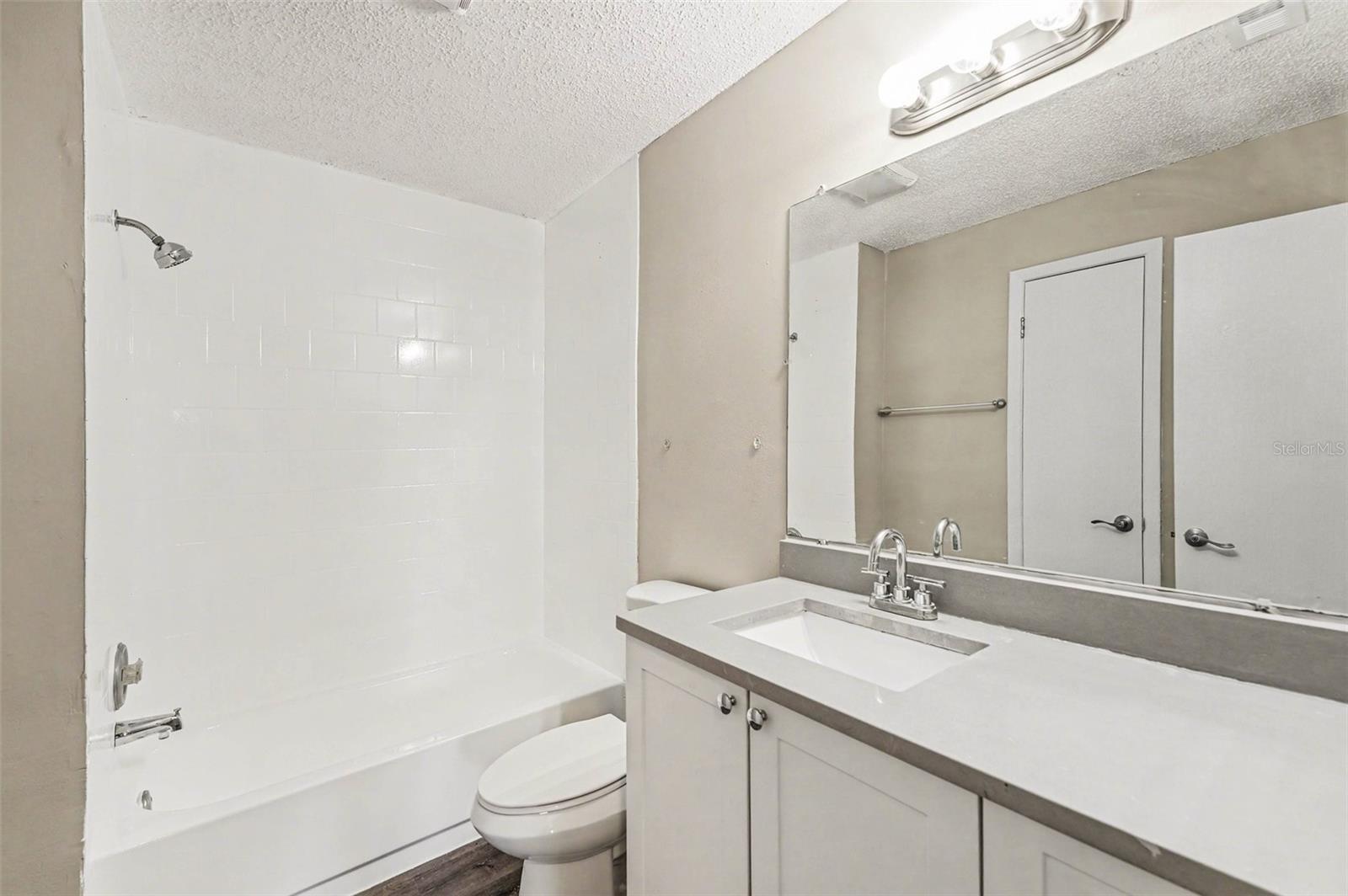 NORTH LAKES SEC I UNIT - Residential