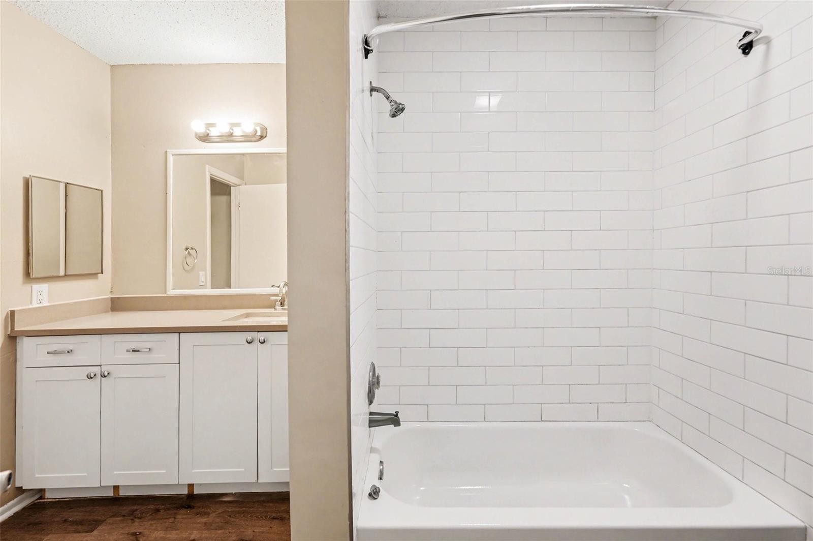 NORTH LAKES SEC I UNIT - Residential