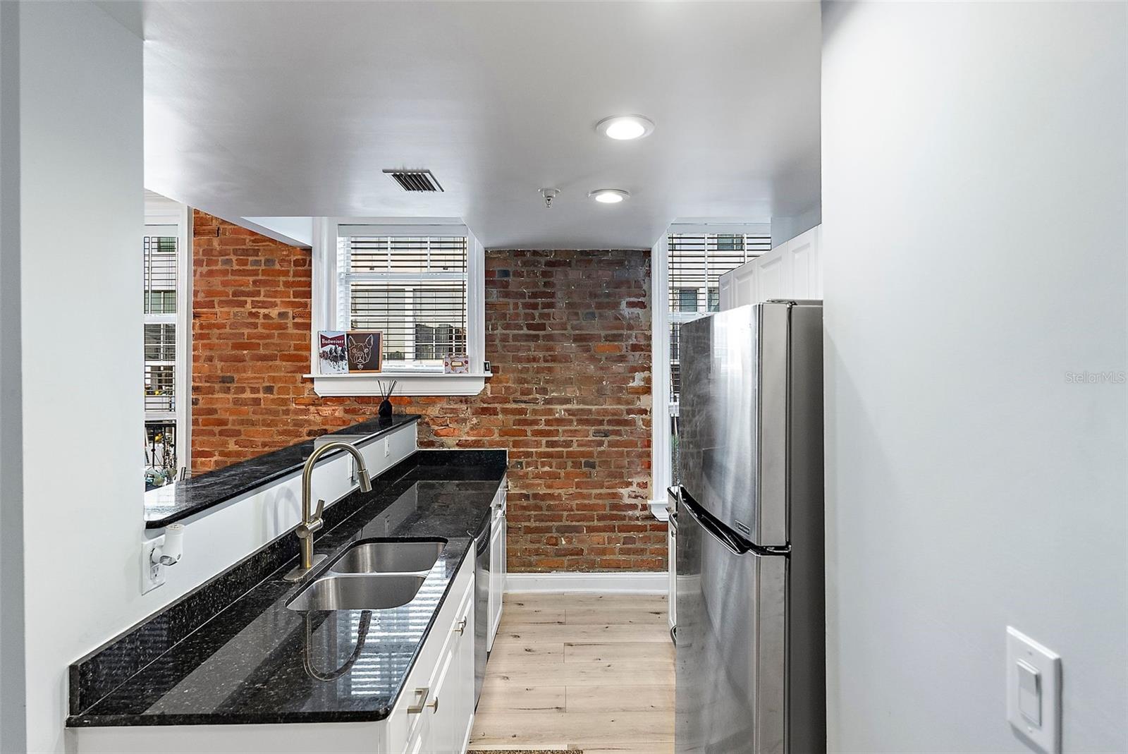 215 CENTRAL AVENUE 4H