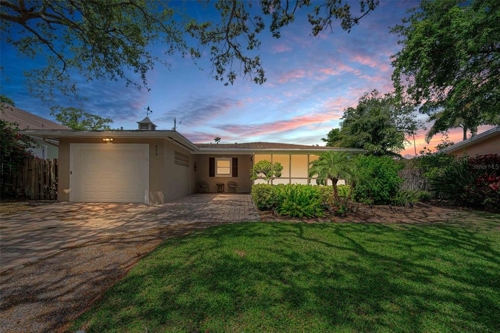 Photo of 253 Park Circle S, Dunedin, FL 34698 (MLS # TB8496788)