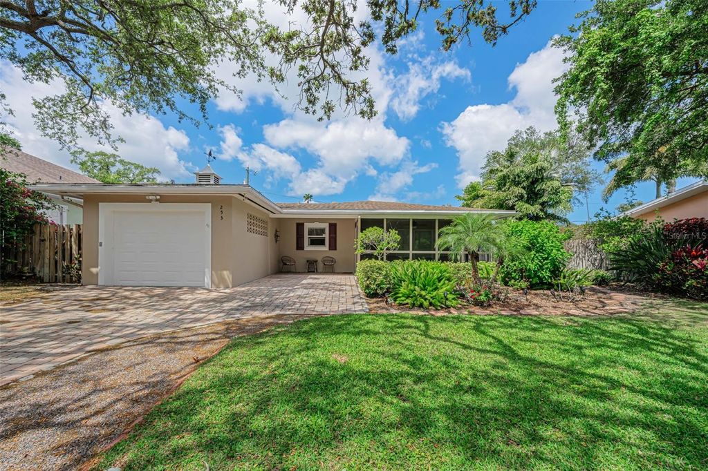 Photo of 253 Park Circle S, Dunedin, FL 34698 (MLS # TB8496788)