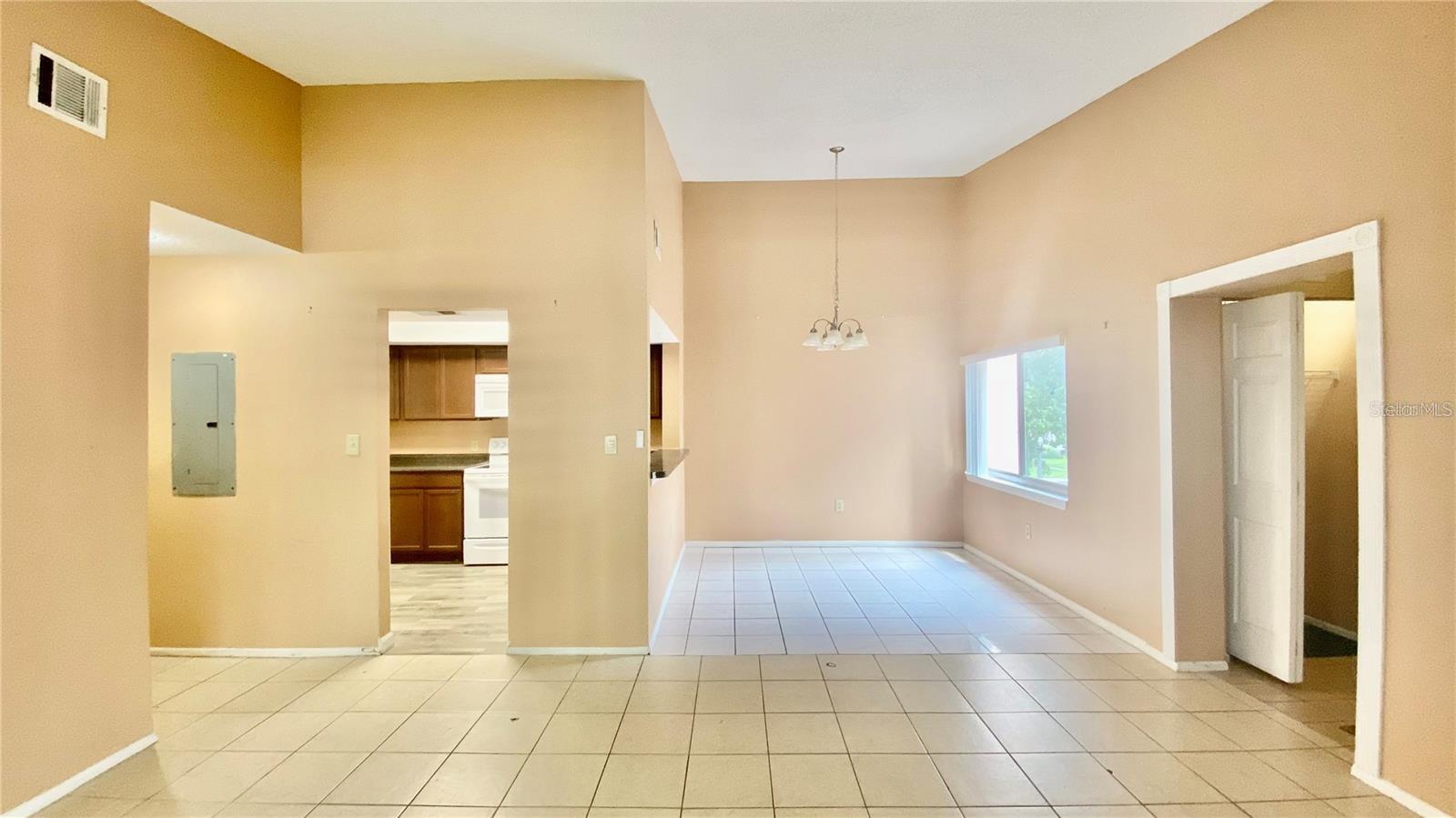 2528 CITRUS CLUB LANE 206