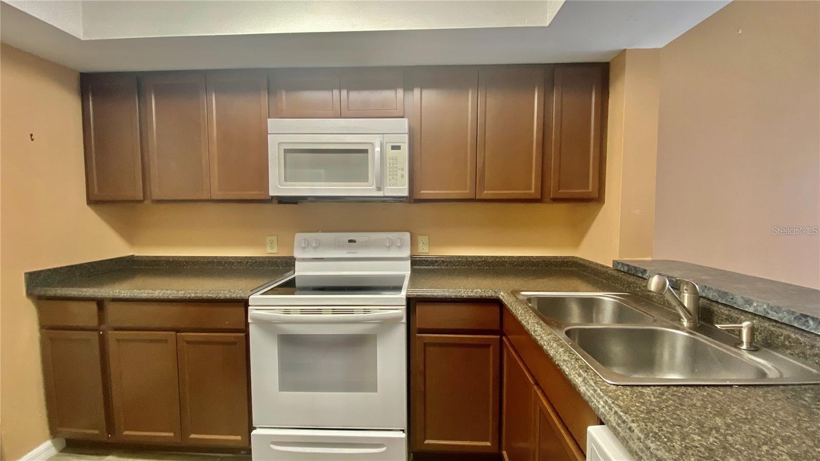 2528 CITRUS CLUB LANE 206